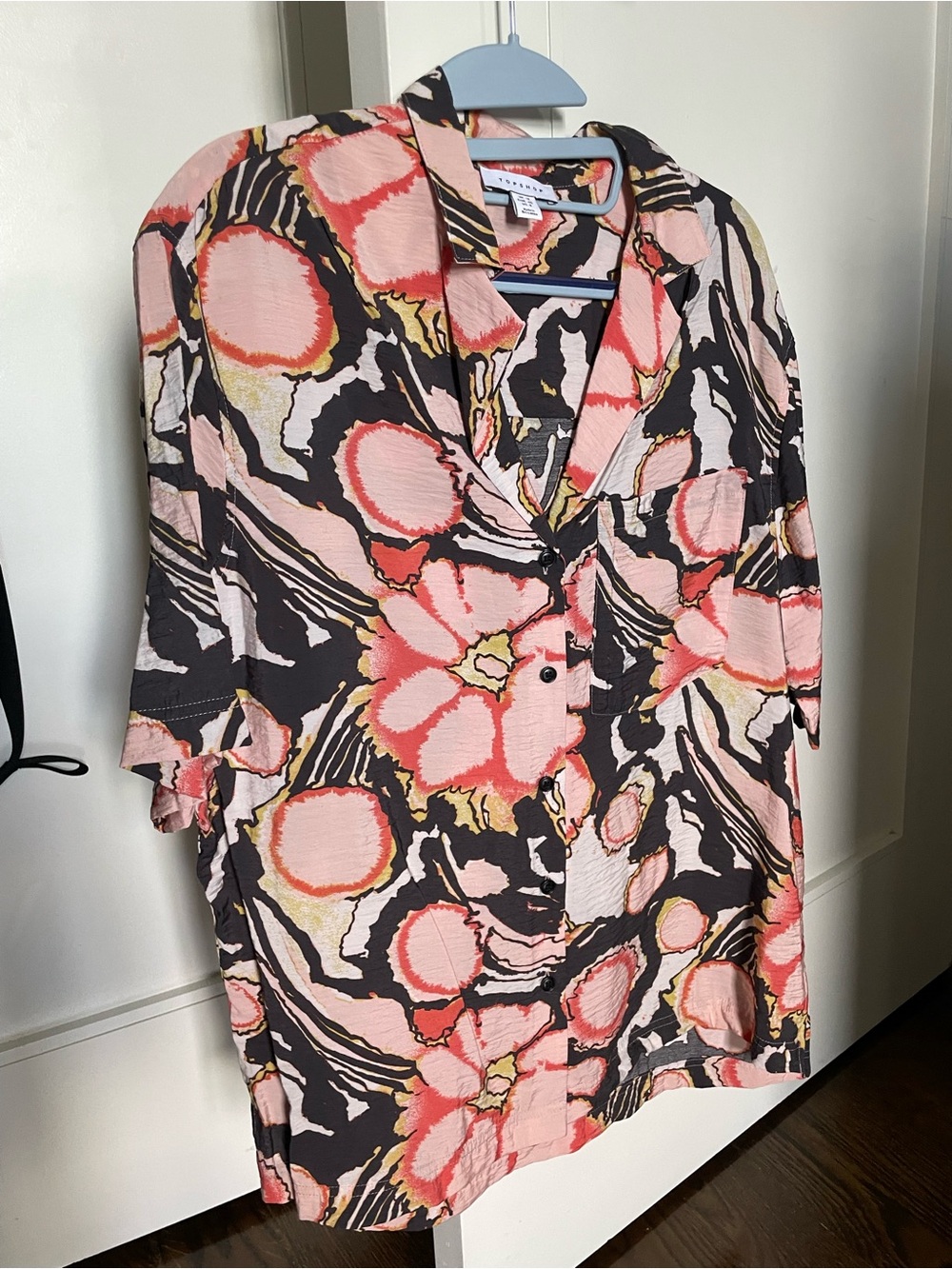 Top Shop Nordstrom Floral Print Button-Up Surf Shirt in Coral, Pink & Black